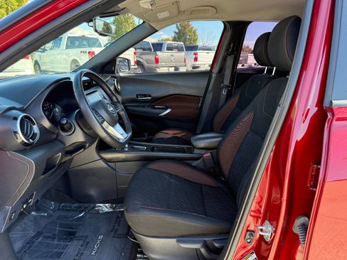Used 2022 Nissan Kicks SR w/ Interior Electronics Package image 15