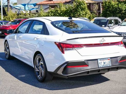 Certified 2025 Hyundai Elantra Sport image 9