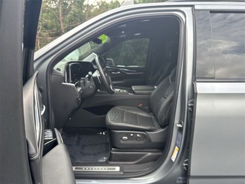 Used 2023 Cadillac Escalade ESV V image 13