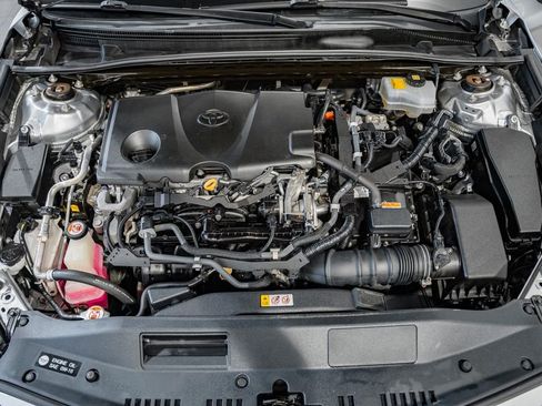 Used 2018 Toyota Camry XLE image 18