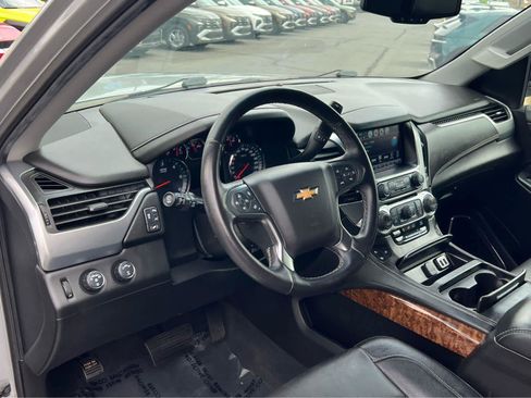 Used 2020 Chevrolet Suburban Premier AWD/4WD image 29