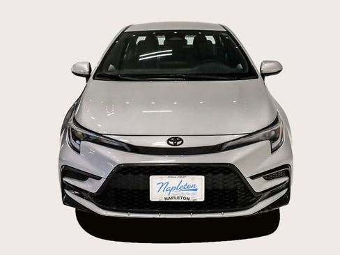 Used 2025 Toyota Corolla SE image 3