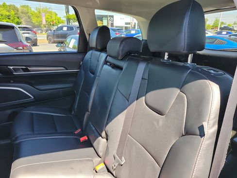 Used 2023 Kia Telluride LX FWD image 10