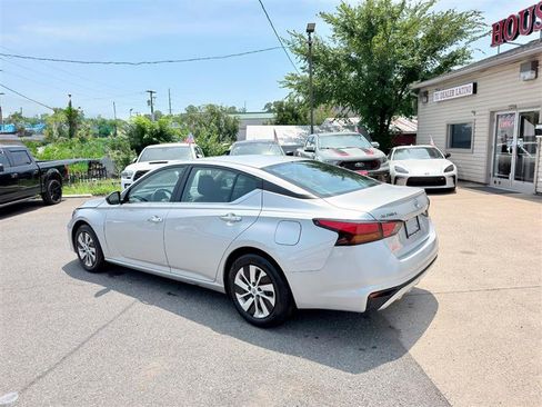 Used 2024 Nissan Altima 2.5 S FWD image 2