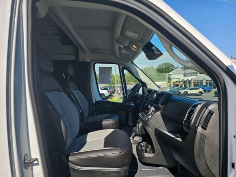 Used 2026 RAM ProMaster 2500 w/ Convenience Group FWD image 10