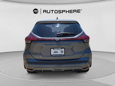 Used 2022 Nissan Kicks S FWD image 7