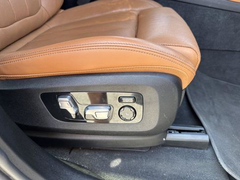 Used 2022 BMW X7 xDrive40i w/ M Sport Package AWD/4WD image 33