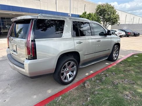 Used 2016 Cadillac Escalade Luxury AWD/4WD image 4