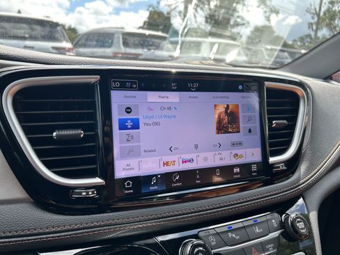 New 2026 Chrysler Pacifica Pinnacle image 32