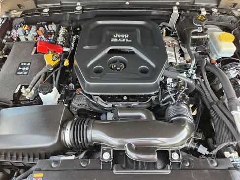Used 2022 Jeep Wrangler Unlimited Sahara w/ Safety Group AWD/4WD image 40