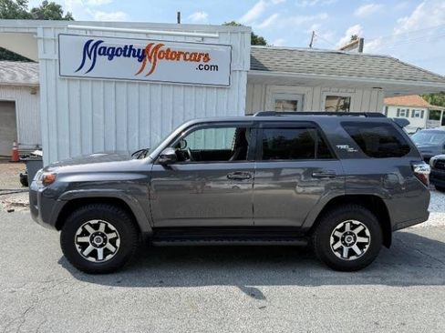 Used 2019 Toyota 4Runner TRD Off-Road AWD/4WD image 15