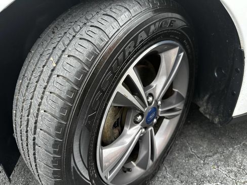 Used 2018 Ford Focus SE w/ SE Appearance Package image 20