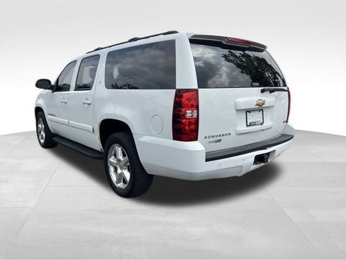 Used 2009 Chevrolet Suburban LT RWD image 5