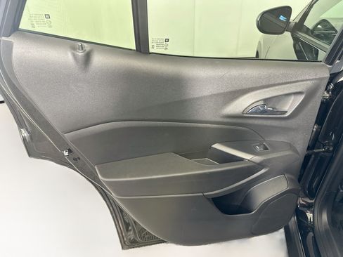 Used 2025 Chevrolet Trax LT FWD image 25