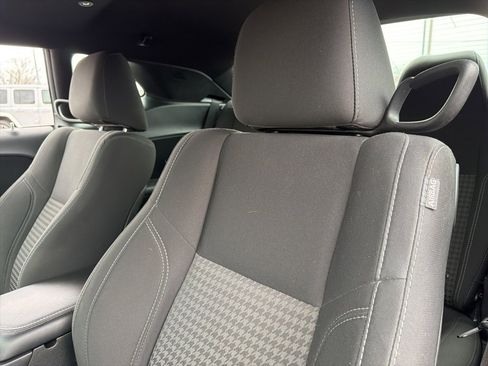 Used 2019 Dodge Challenger SXT image 28
