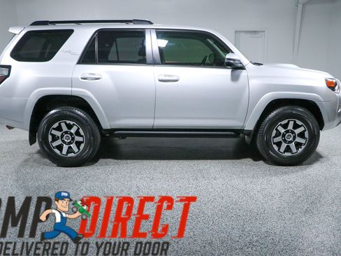 Used 2022 Toyota 4Runner TRD Off-Road Premium w/ Moonroof Package AWD/4WD image 6