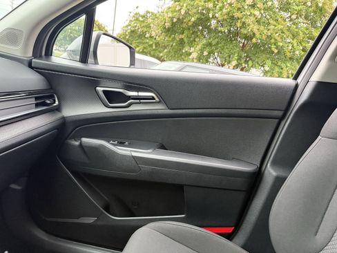 New 2025 Kia Sportage LX image 15
