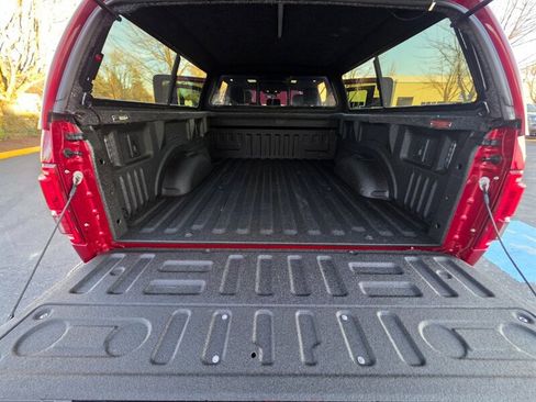 Used 2017 Ford F150 Platinum w/ Equipment Group 701A Luxury image 31