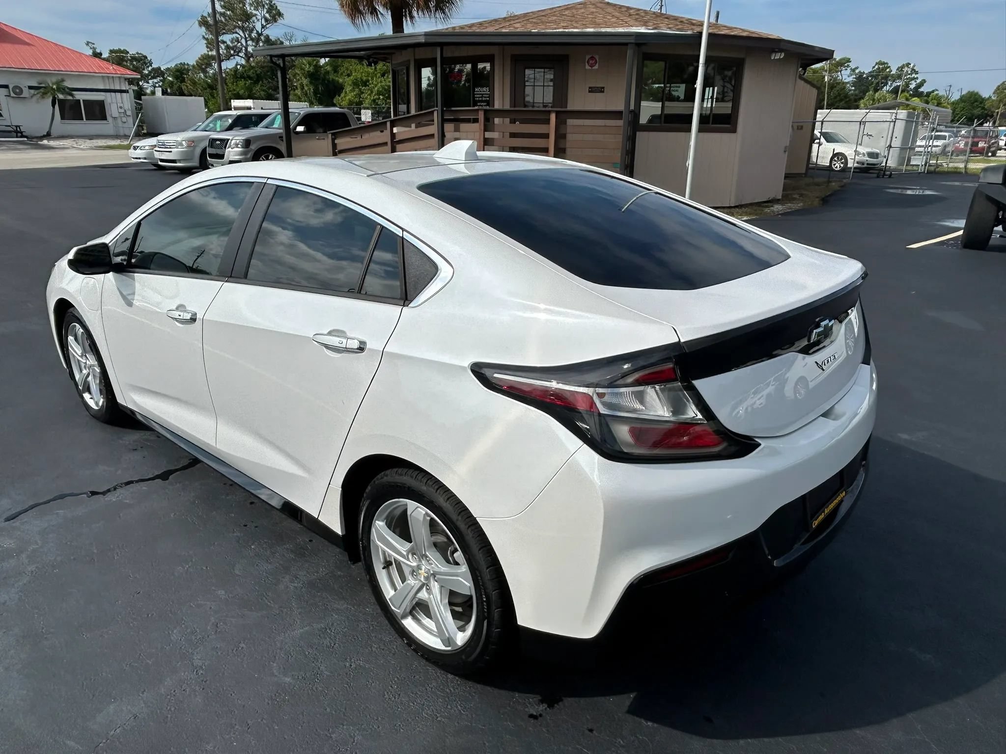 Used 2018 Chevrolet Volt LT w/ Comfort Package FWD image 7