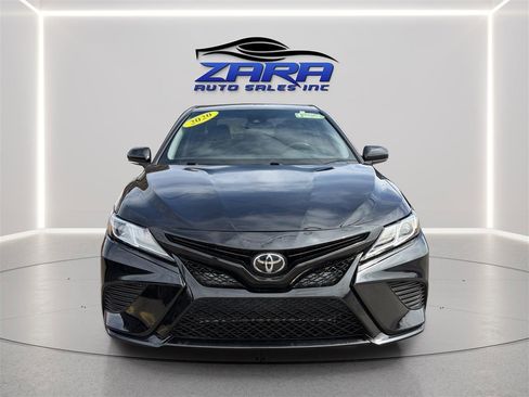 Used 2020 Toyota Camry SE image 2
