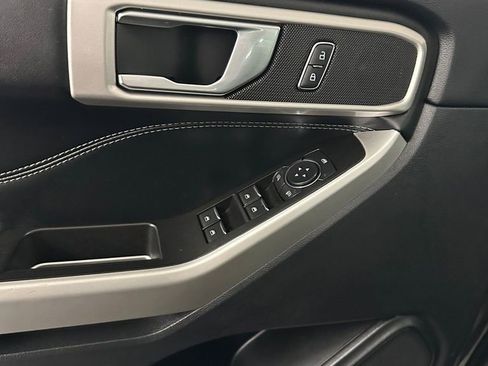 Used 2022 Ford Explorer XLT w/ Equipment Group 202A image 9