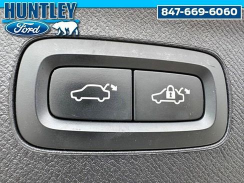 Used 2018 Volvo XC90 T5 Momentum w/ Momentum Plus Package AWD/4WD image 14