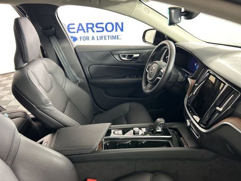 Used 2025 Volvo V60 B5 Cross Country Plus image 24