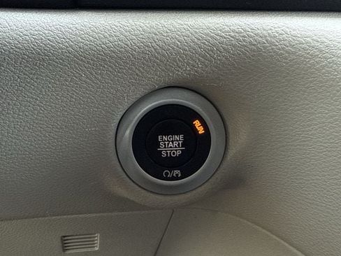 Used 2023 Chrysler Pacifica Touring-L FWD image 20