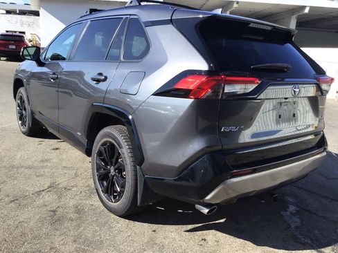 Used 2022 Toyota RAV4 SE w/ Convenience Package AWD/4WD image 3
