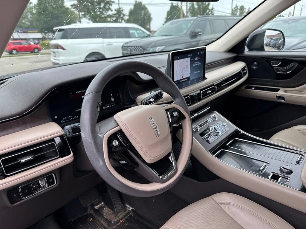 Used 2023 Lincoln Aviator Reserve w/ Equipment Group 201A AWD/4WD image 12