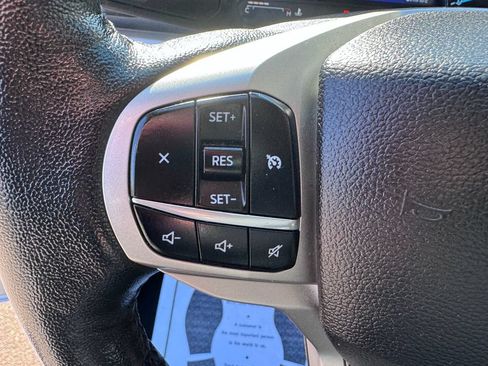 Used 2022 Ford Explorer XLT AWD/4WD image 17