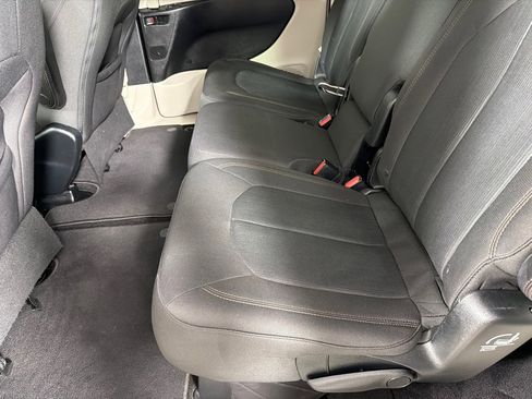 Used 2018 Chrysler Pacifica Touring Plus w/ Tire & Wheel Group image 15