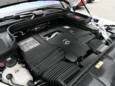 Used 2025 Mercedes-Benz GLS 580 4MATIC image 65