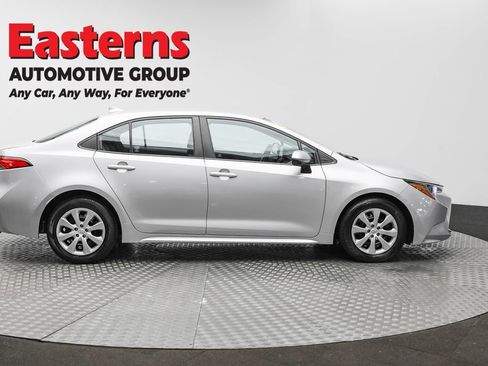 Used 2023 Toyota Corolla LE image 4