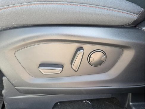 Used 2025 Ford Explorer Active AWD/4WD image 16