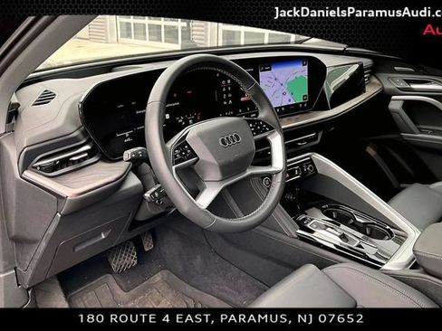Used 2025 Audi Q5 Premium Plus w/ Premium Plus AWD/4WD image 11