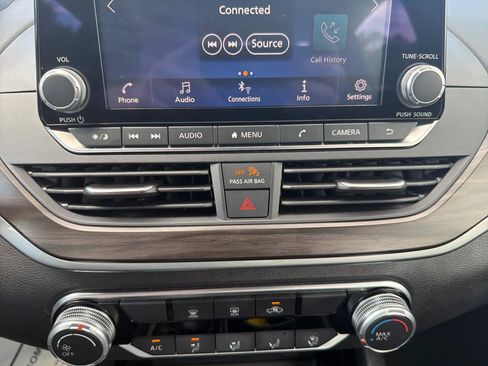Used 2024 Nissan Altima 2.5 SV FWD image 25