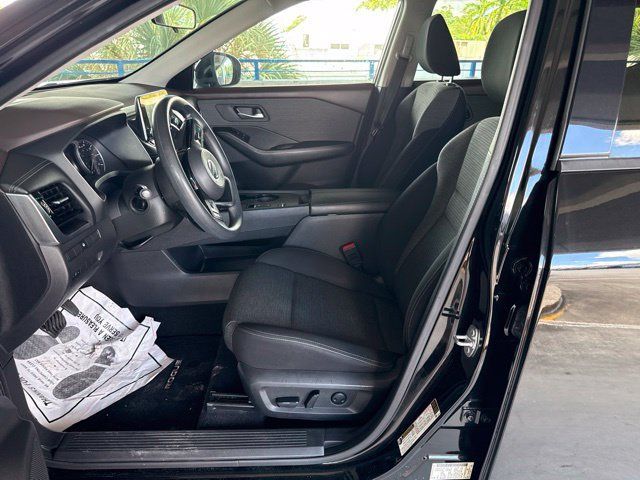 Used 2021 Nissan Rogue SV FWD image 2