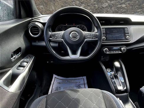 Used 2018 Nissan Kicks SV image 5