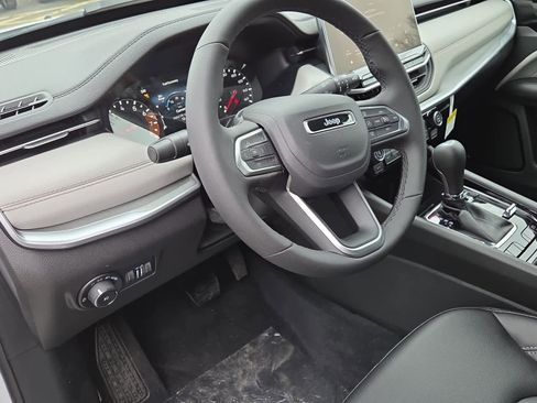 New 2026 Jeep Compass Limited image 18