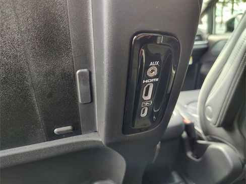 New 2026 Chrysler Pacifica Limited w/ Uconnect Theater Family Group image 31