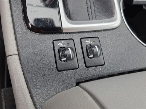 Used 2019 Toyota Highlander XLE image 25