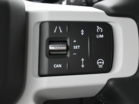 Used 2025 Land Rover Defender 110 S image 19
