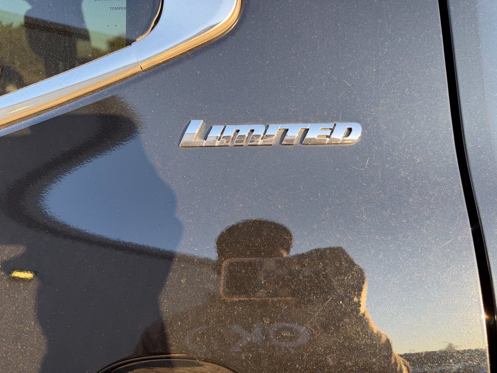 Used 2025 Toyota Tundra Limited w/ Power Package AWD/4WD image 9