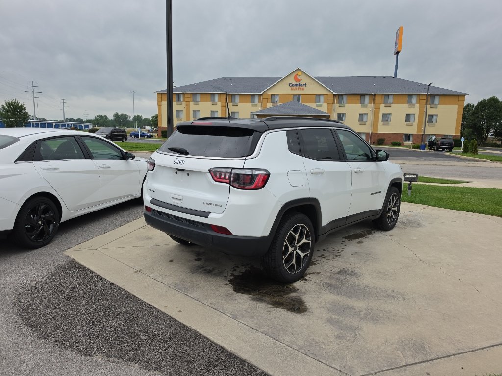 Used 2025 Jeep Compass Limited AWD/4WD image 5