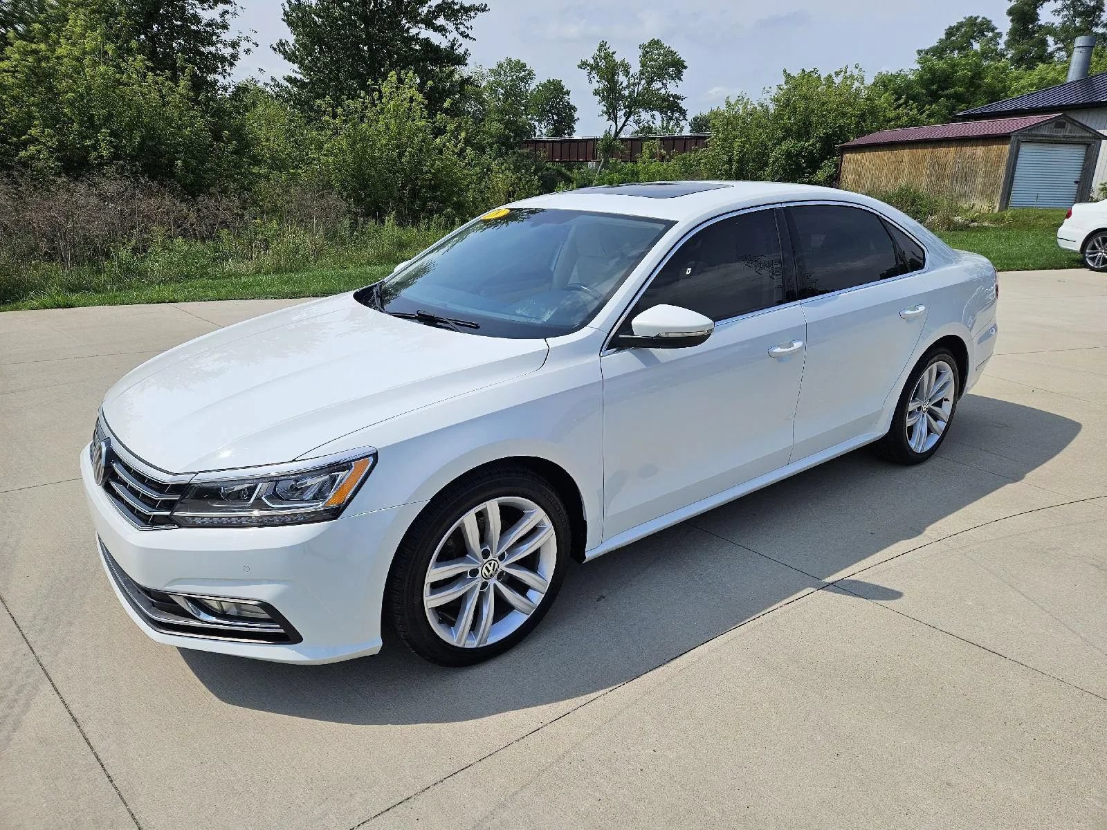 Used 2018 Volkswagen Passat 2.0T SE FWD image 3