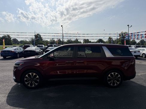 Used 2022 Kia Carnival EX FWD image 9