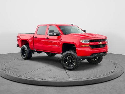 Used 2018 Chevrolet Silverado 1500 Custom w/ Custom Value Package image 2
