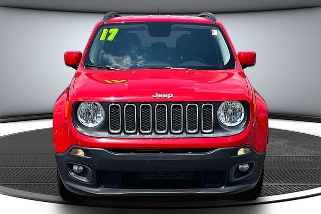 Used 2017 Jeep Renegade Latitude w/ Cold Weather Group AWD/4WD image 2