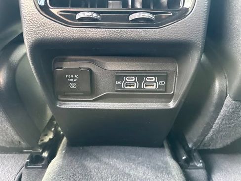 Used 2024 Jeep Grand Cherokee Altitude RWD image 33